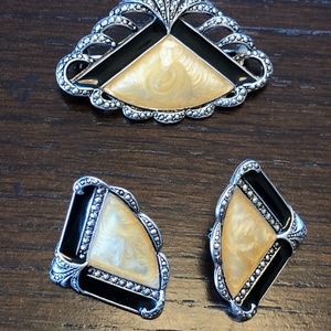 Vintage 1989 Avon unmarked parure Earrings and Brooch